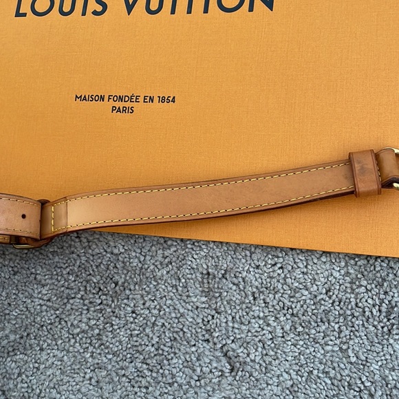 Louis Vuitton Keepall Strap - Picture 14 of 15